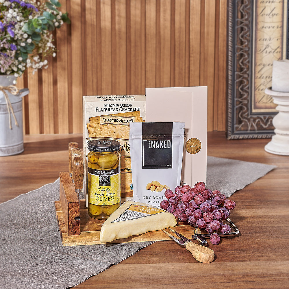 Artisan Cheese Board Gift Basket – how the gift is presented