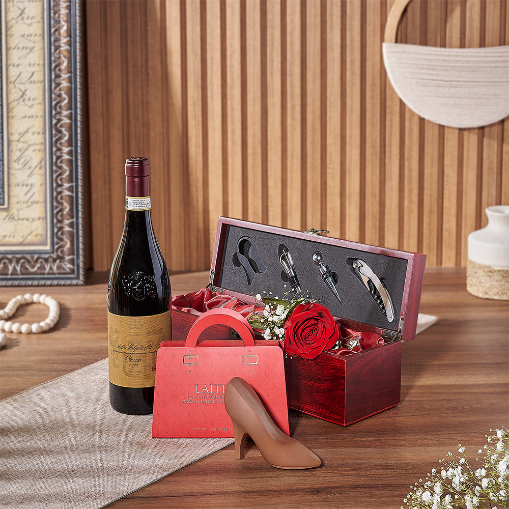 Red Rose with Wine Box – how the gift is presented