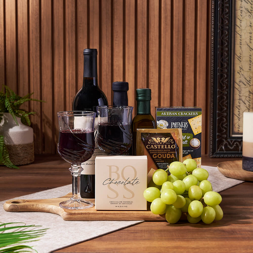 Wine Basket with Cheese and Truffles – how the gift is presented