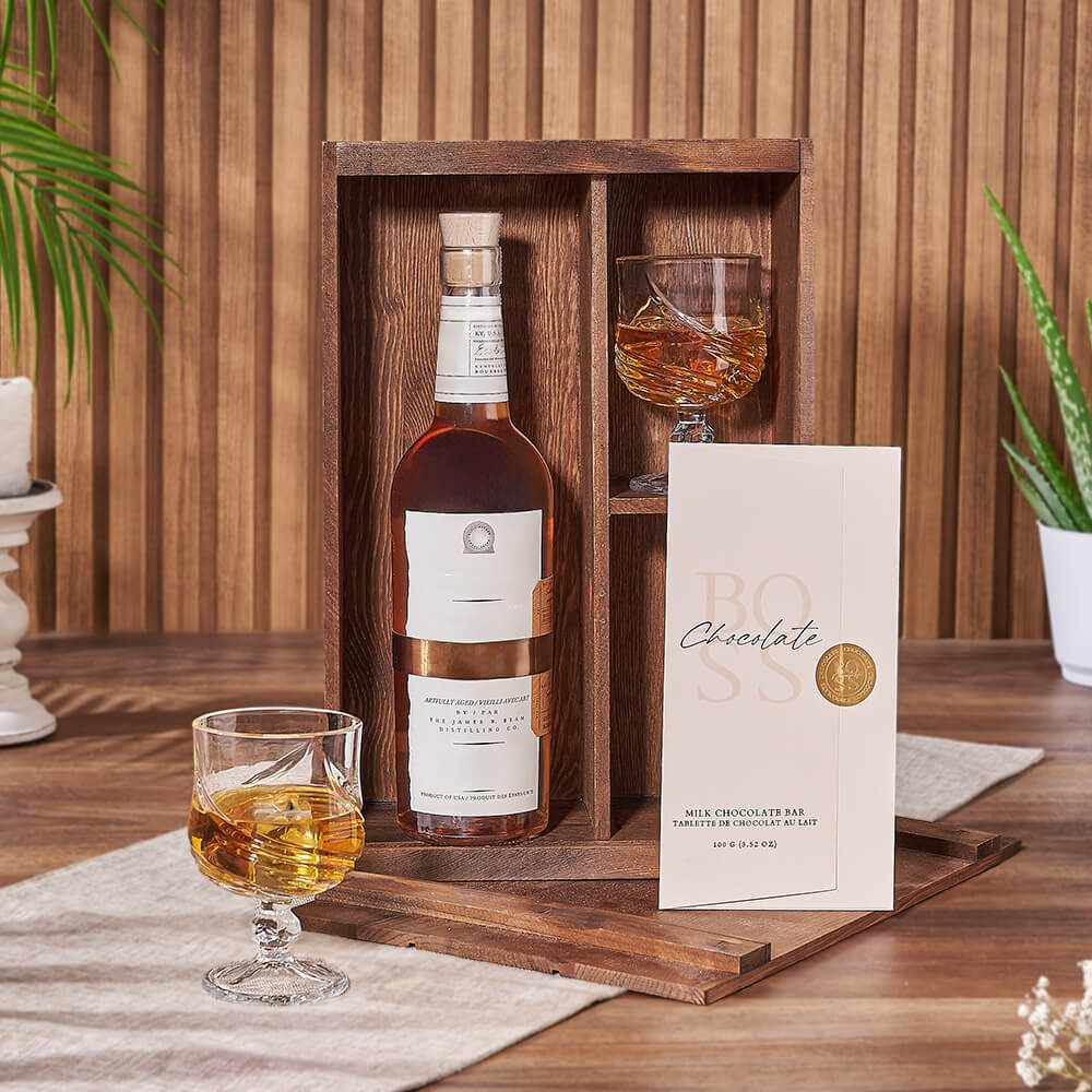 Whiskey Bottle with Wooden Box – how the gift is presented