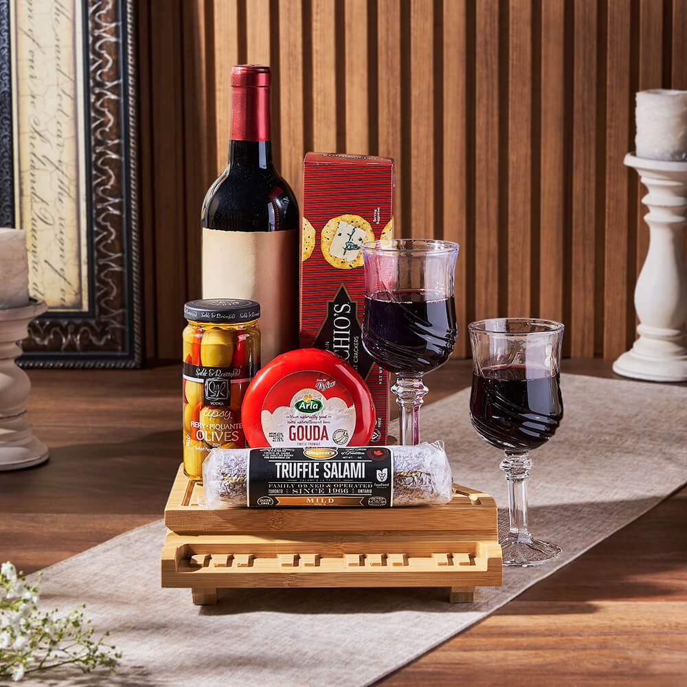 Wine Basket Featuring Piano Cutting Board – how the gift is presented