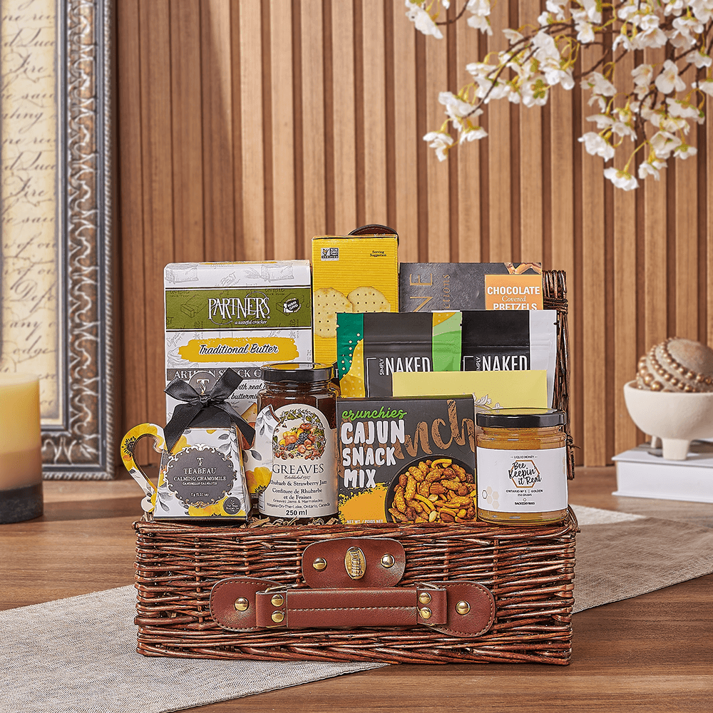 Halal Wicker Basket with Snacks – how the gift is presented