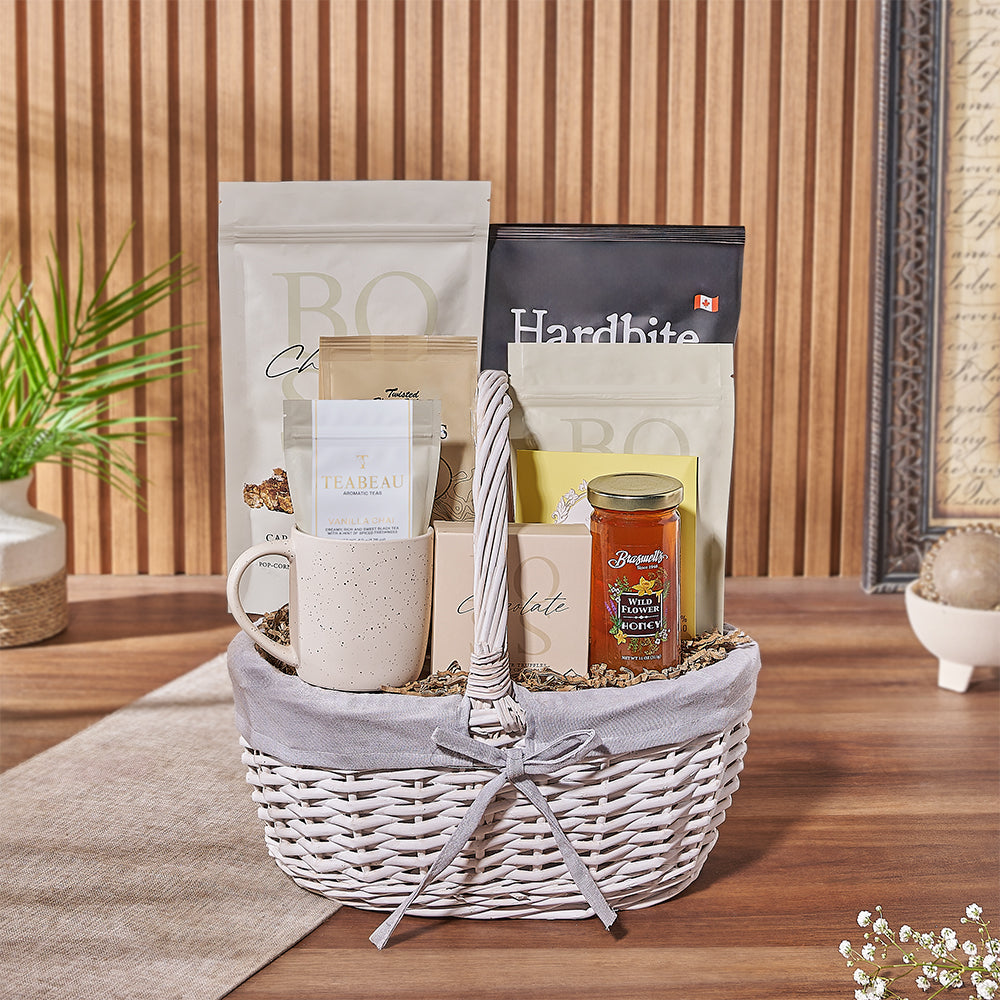 Large White Wicker Gift Basket with Gourmet Treats – how the gift is presented