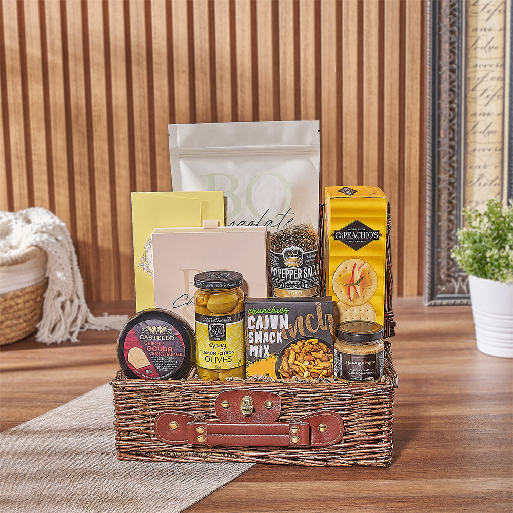 Deluxe Gourmet Snack Wicker Picnic Basket – how the gift is presented