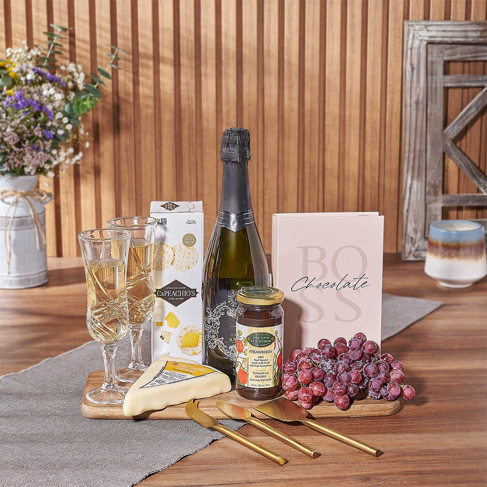 Sparkling Wine with Kosher Gourmet Basket – how the gift is presented