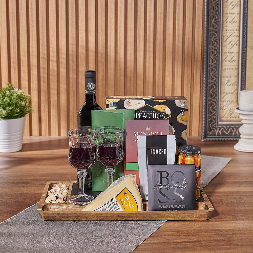 Kosher Wine with Crackers and Chocolates – how the gift is presented