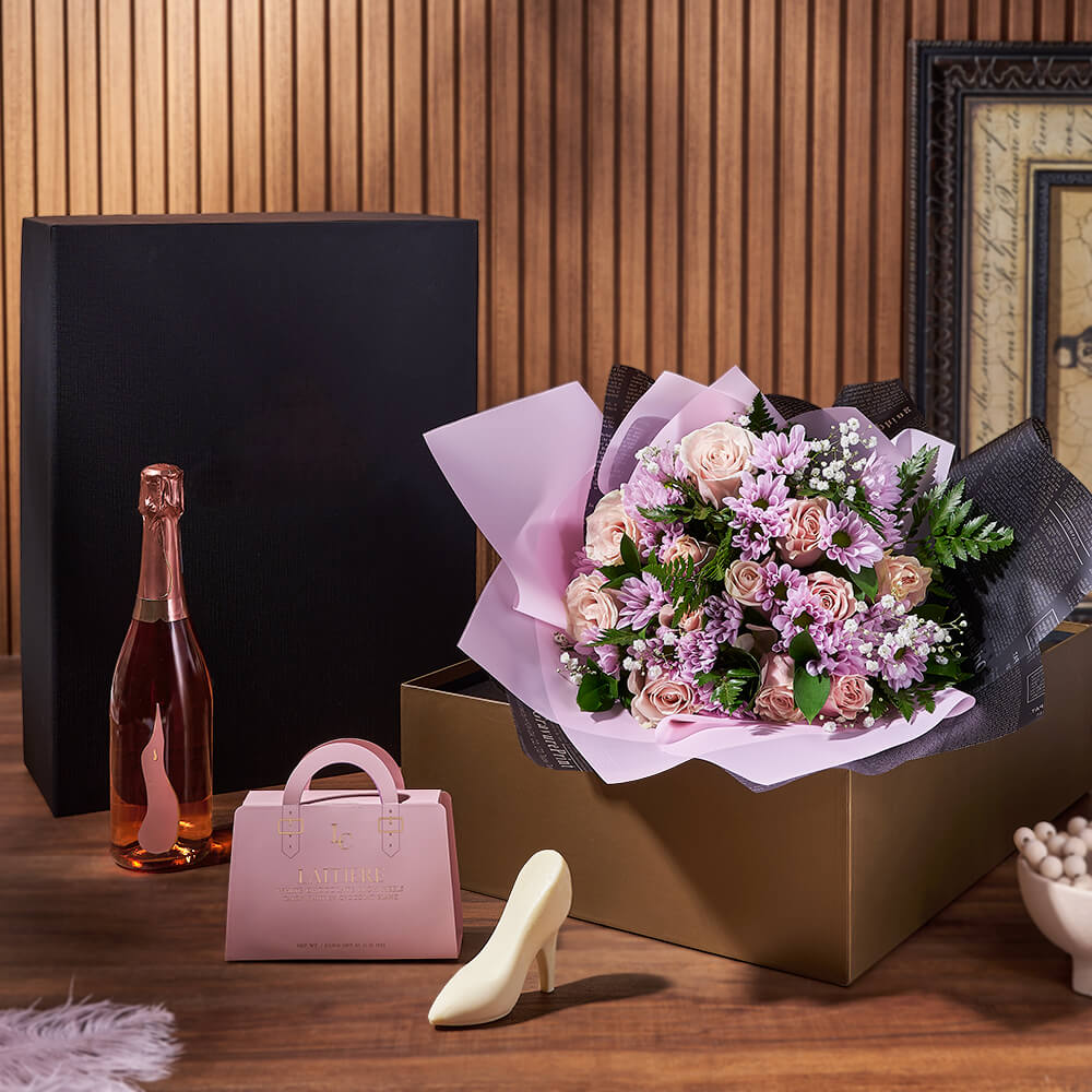 Sparkling Wine and Rose Bouquet Gift – how the gift is presented