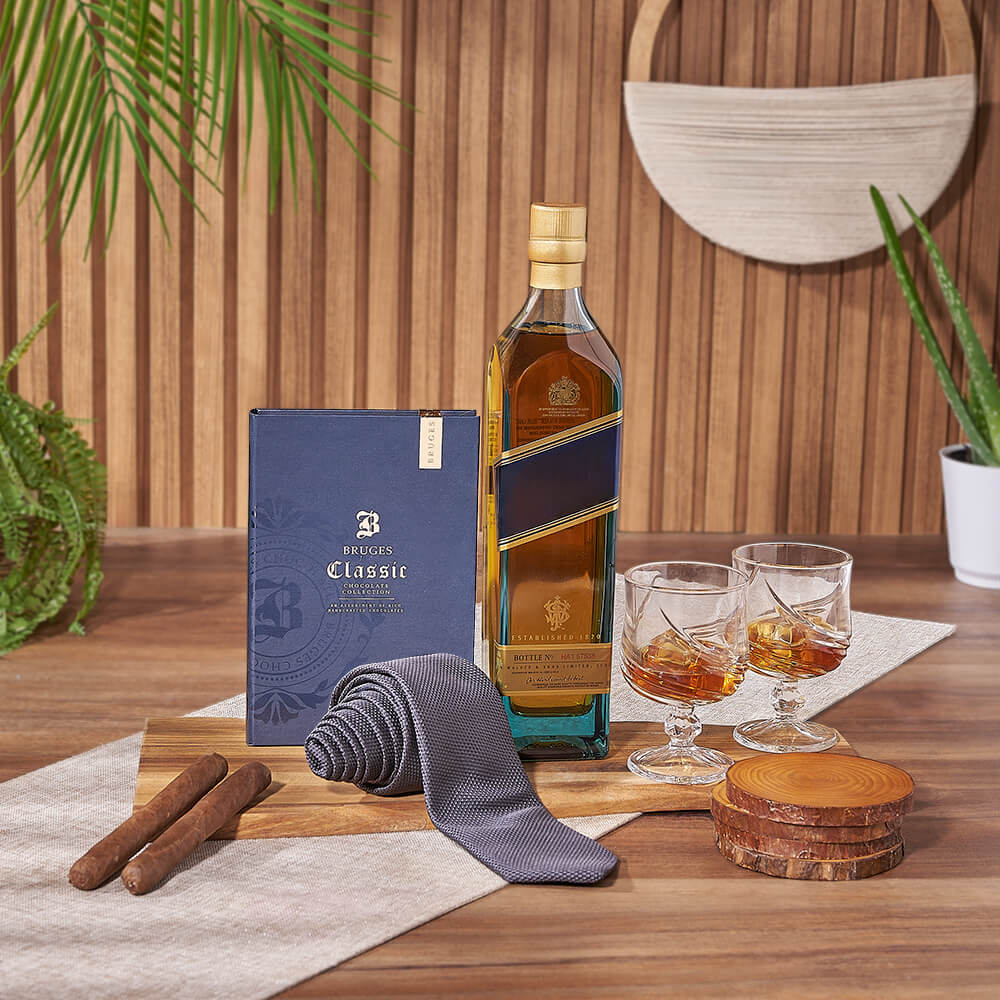 Whiskey Box with Cigars and Glasses – how the gift is presented