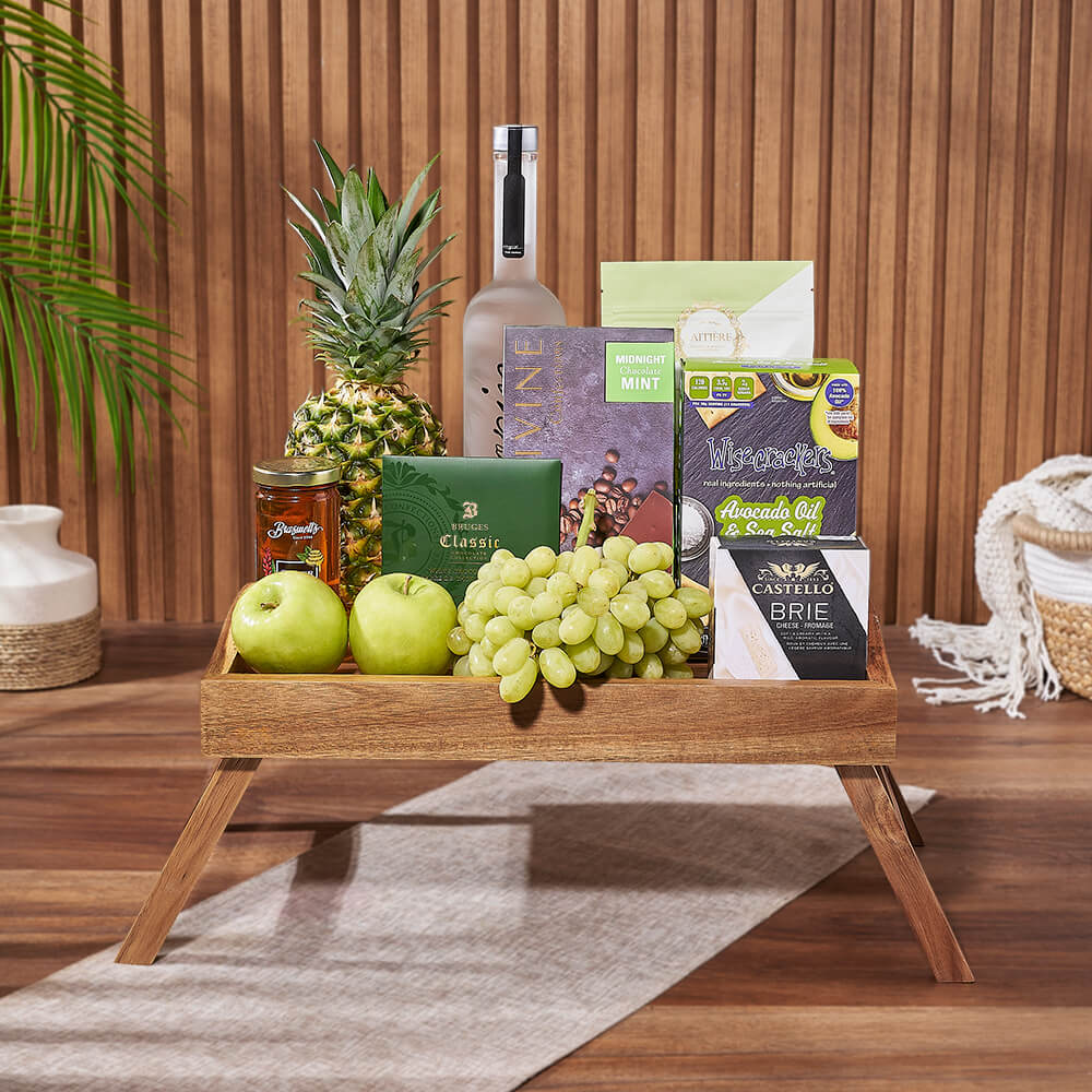 Vodka and Fresh Fruit Basket – how the gift is presented