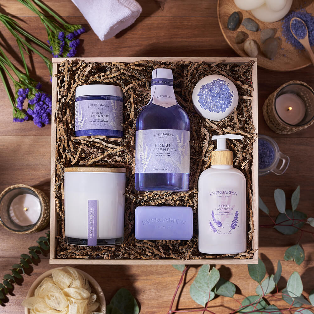 Lavender Spa Essentials Gift Basket – how the gift is presented