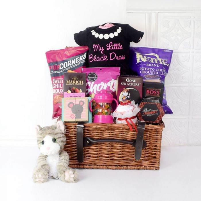 Baby Basket with Outfit and Treats – how the gift is presented