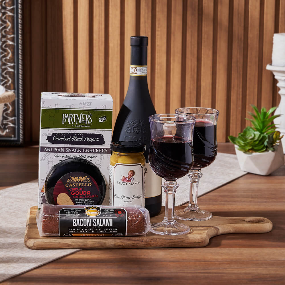 Wine Gift Basket with Cutting Board – how the gift is presented