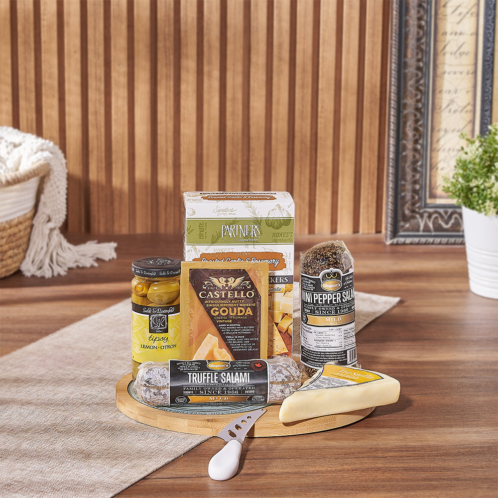 Deluxe Cheese Board and Salami Basket – how the gift is presented