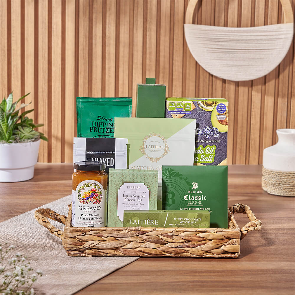 Woven Tray Gourmet Snack Basket – how the gift is presented