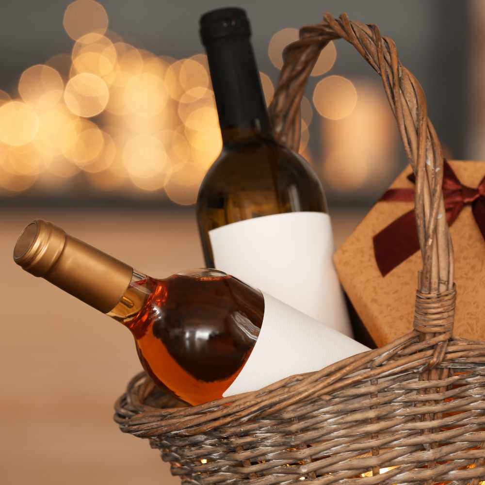 Connecticut Baskets - Wines, Chocolates, Gourmet Food, Cheese, Crackers, Meats, Waterbury Gift Baskets Delivery.